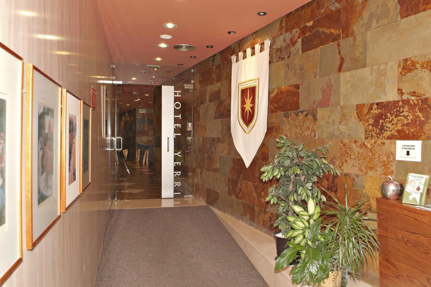 אסטייה Hotel Yerri מראה חיצוני תמונה