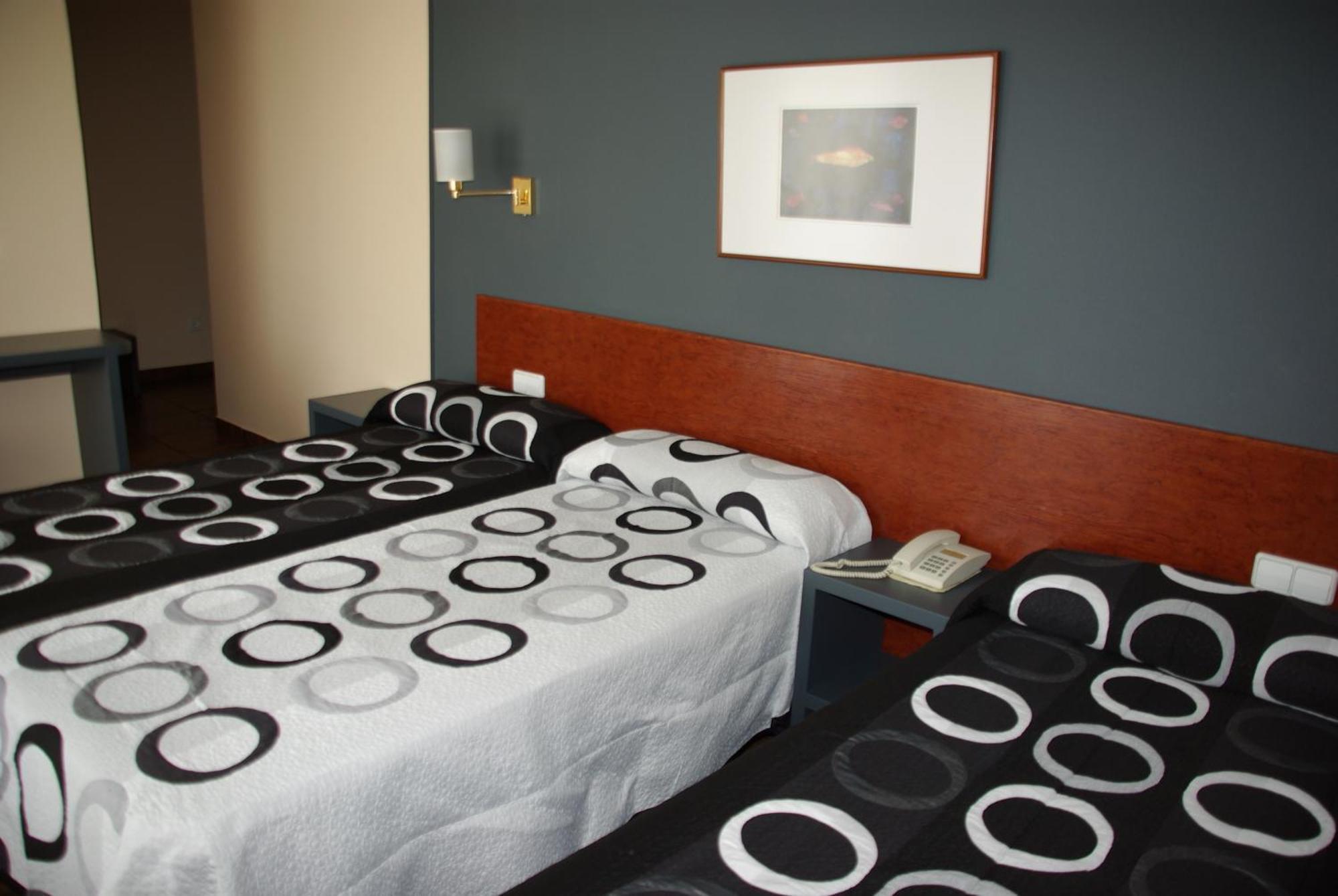 אסטייה Hotel Yerri מראה חיצוני תמונה